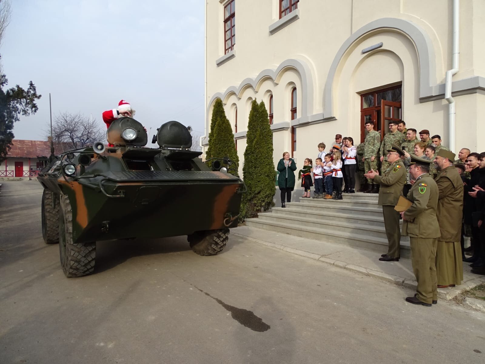 Colindatorii la Batalionului 202 Apărare C.B.R.N Husi Colindatorii la Batalionului 202 Apărare C.B.R.N Husi