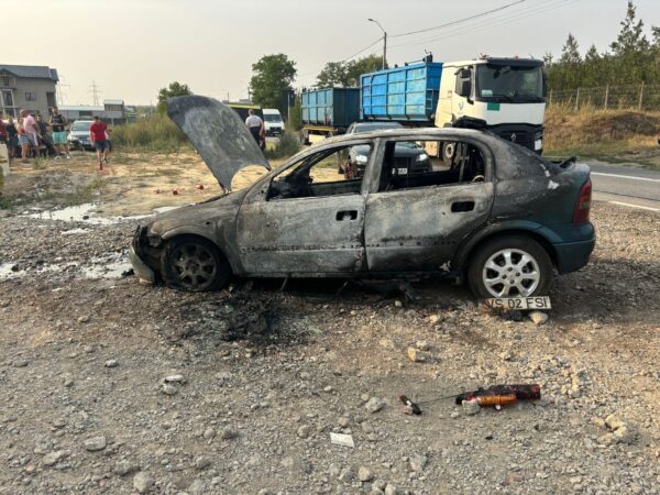 Autoturism mistuit de flăcări în municipiul Vaslui, la ieșirea spre localitatea Mărășeni, comuna Ștefan cel Mare – FOTO Eda b 4b19 a7d6 aafdead54